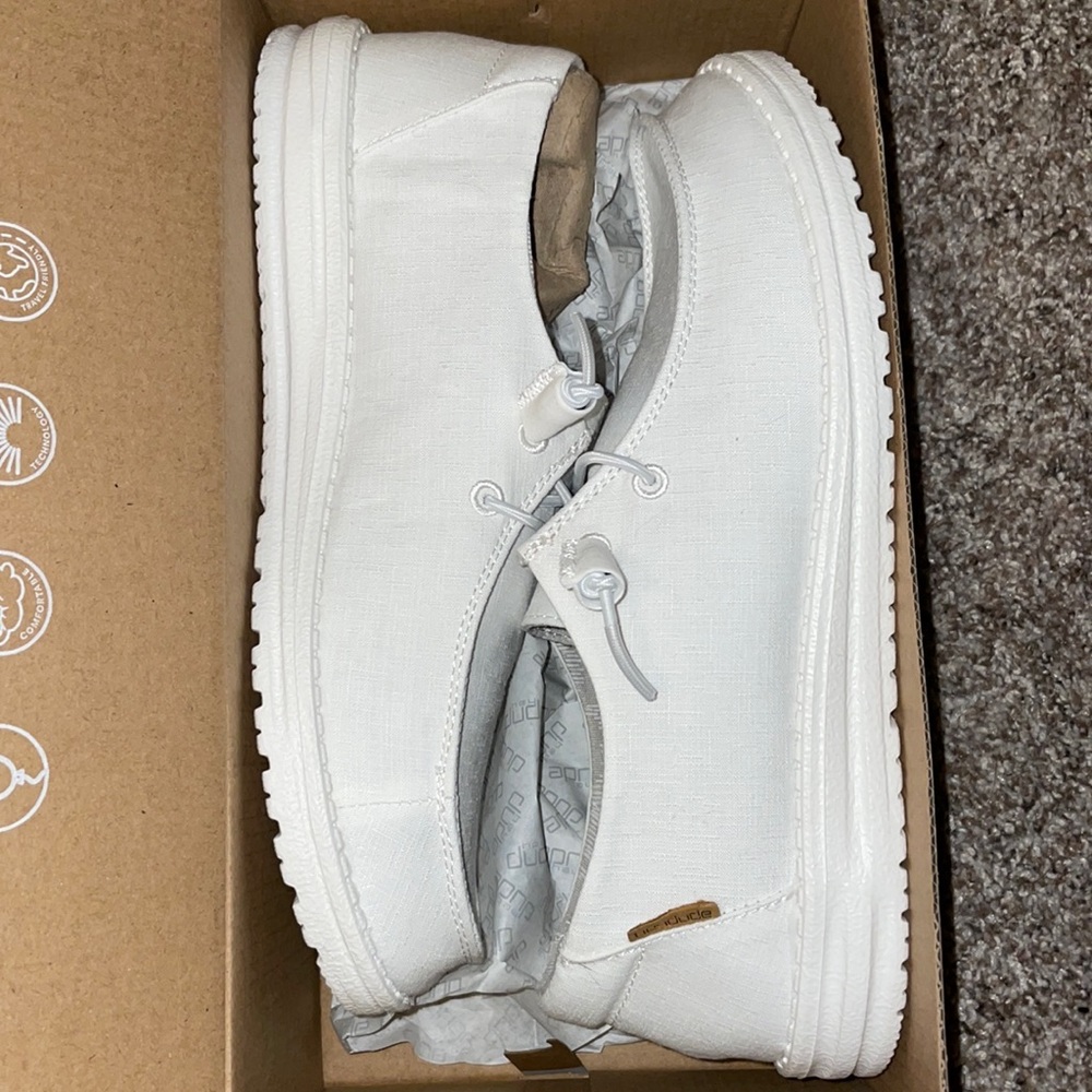 Hey Dudes- Chambray White